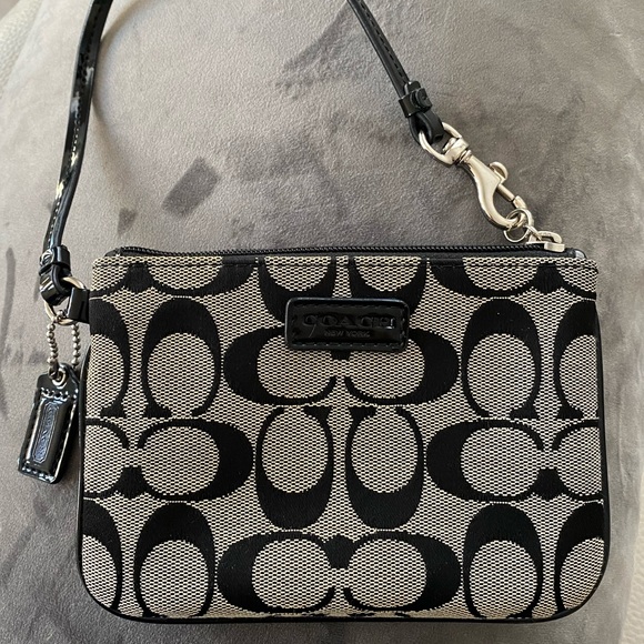 Coach Handbags - COACH Wrislet